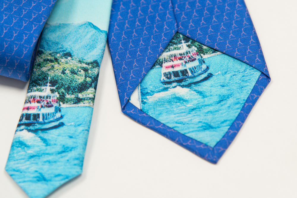 Cravatta Pura Seta | Blu Royal con Logo Rosa & Codino Colorato