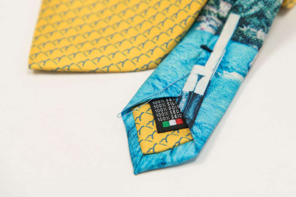 Cravatta Pura Seta | Oro con Logo Bianco & Codino Colorato