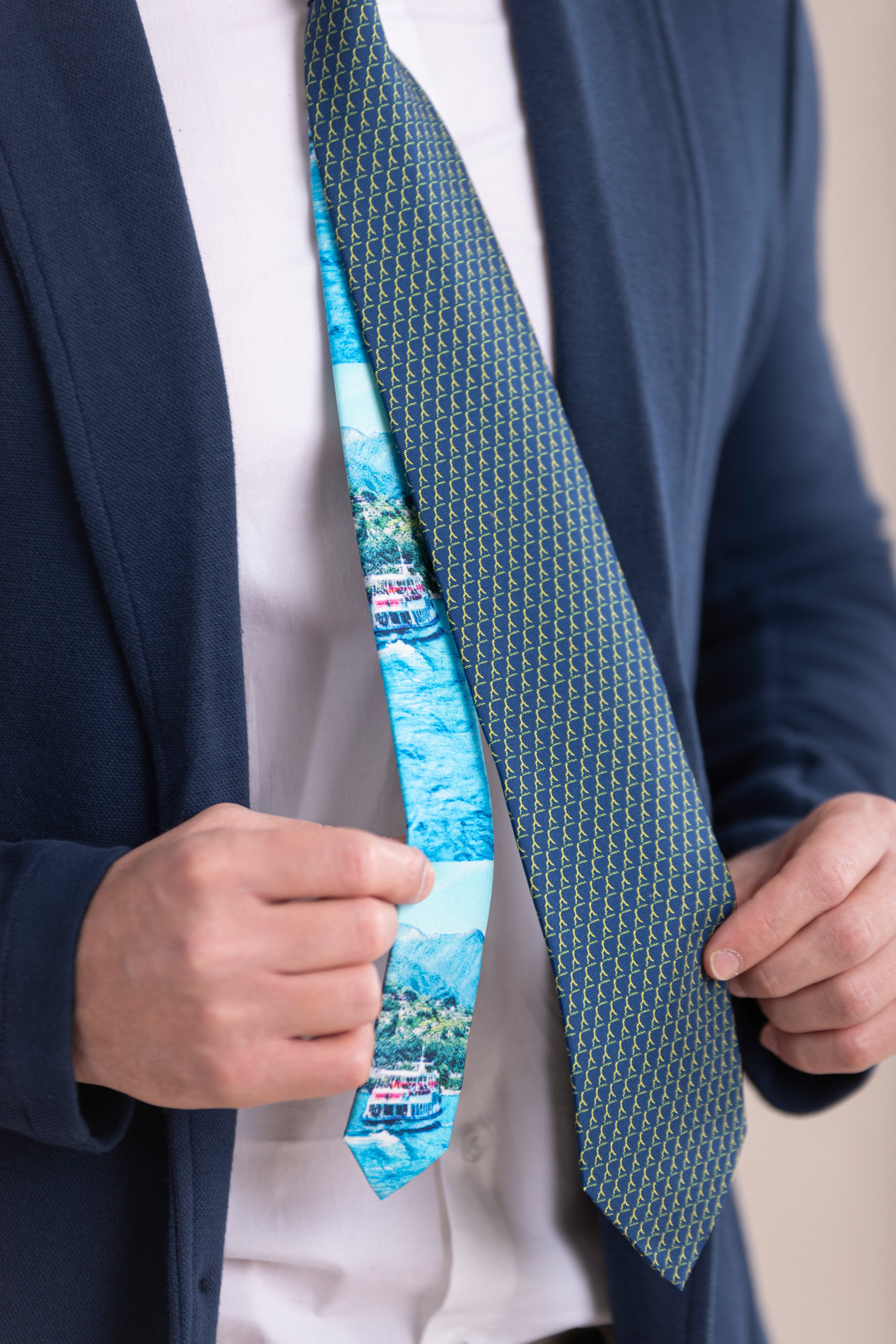 Cravatta Pura Seta | Logo Giallo & Codino Colorato